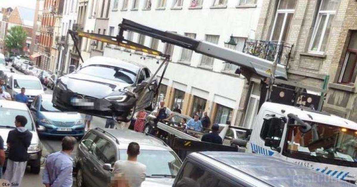 Une Tesla S, emboutit plusieurs véhicules à Bruxelles